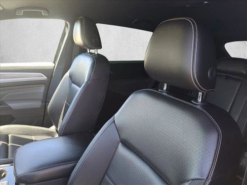 Used 2022 Volkswagen Atlas Cross Sport SE image 15