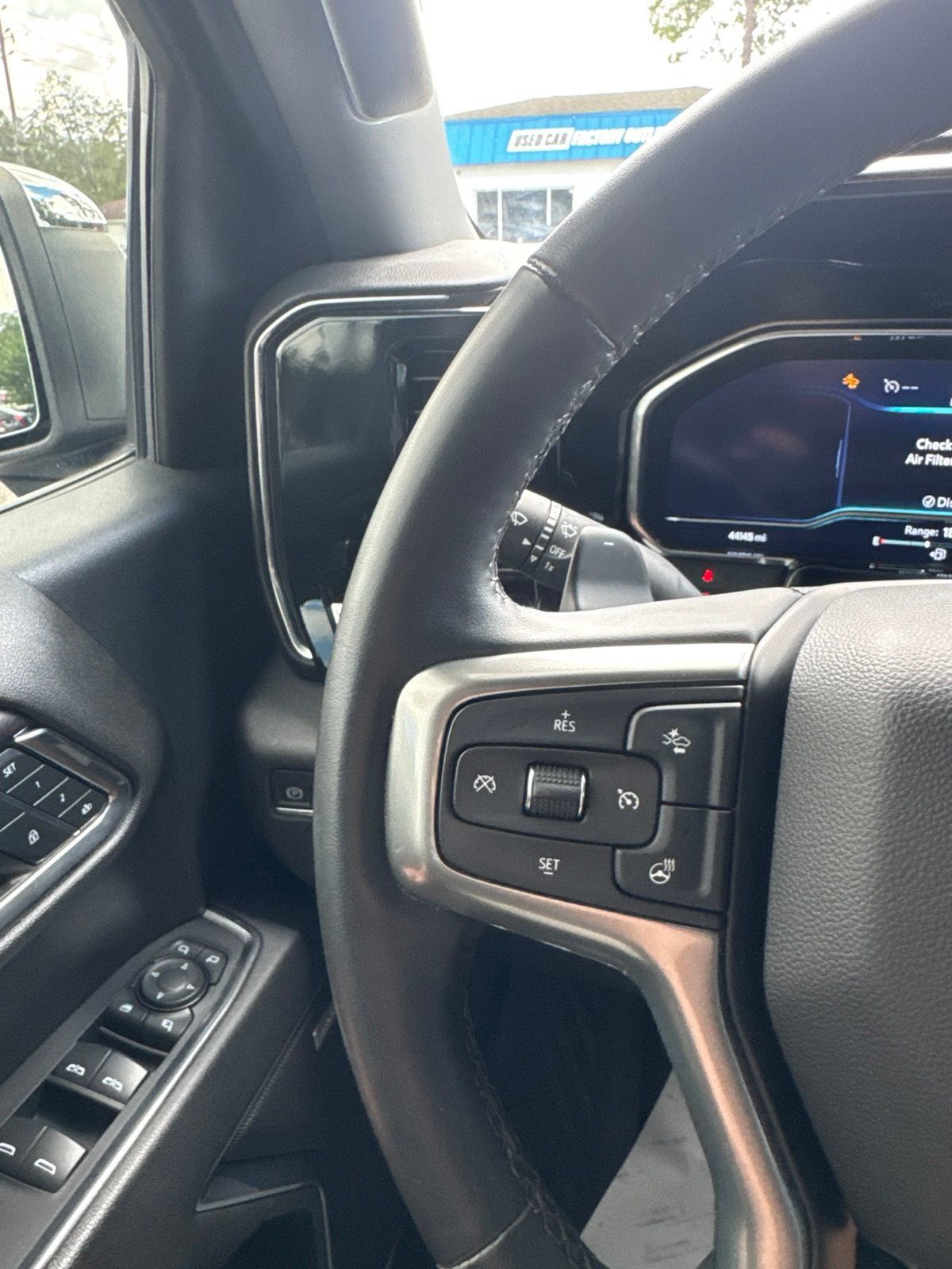 Used 2023 Chevrolet Silverado 1500 LTZ AWD/4WD image 25