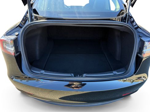 Used 2023 Tesla Model 3 Standard Range image 17