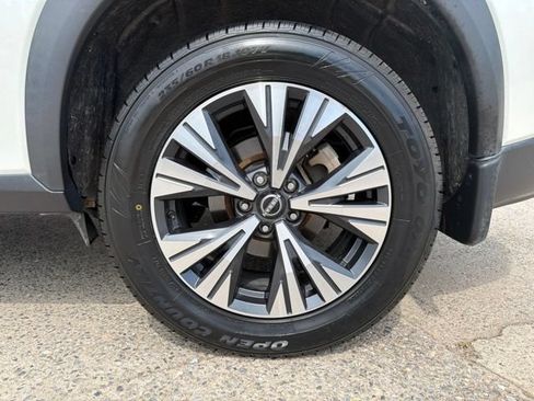 Used 2023 Nissan Rogue SV w/ SV Premium B Package FWD image 9