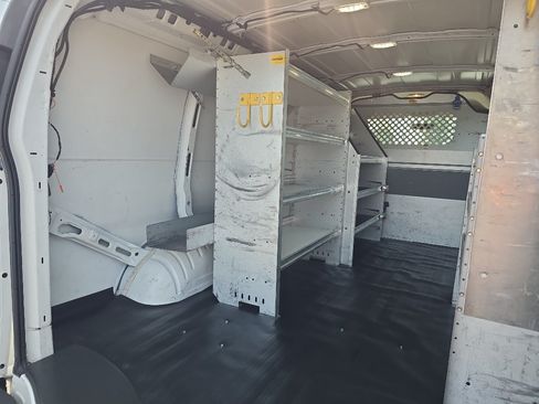 Used 2015 Chevrolet Express 2500 RWD image 12