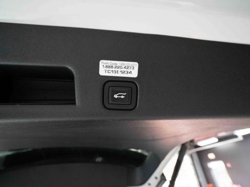 Used 2024 GMC Acadia AT4 w/ Luxury Package image 29