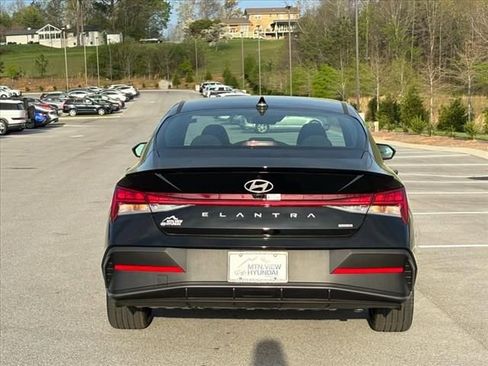 New 2025 Hyundai Elantra SEL image 7
