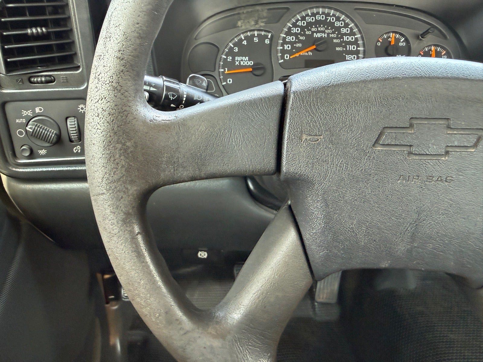 Used 2004 Chevrolet Silverado 1500 W/T RWD image 24
