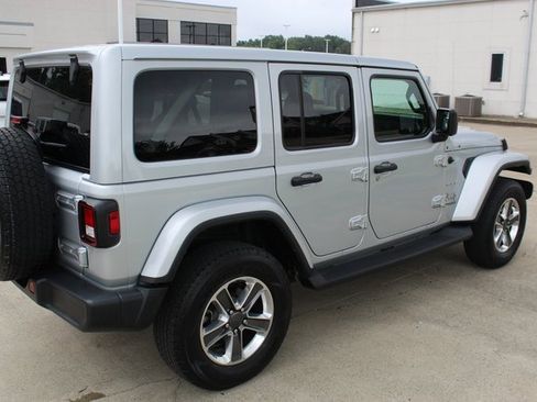 Used 2022 Jeep Wrangler Unlimited Sahara w/ Cold Weather Group image 4