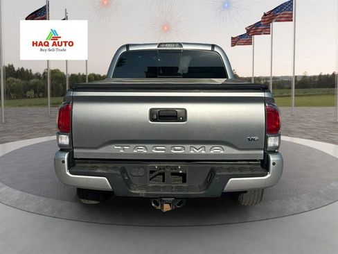 Used 2022 Toyota Tacoma TRD Sport w/ Technology Package image 3