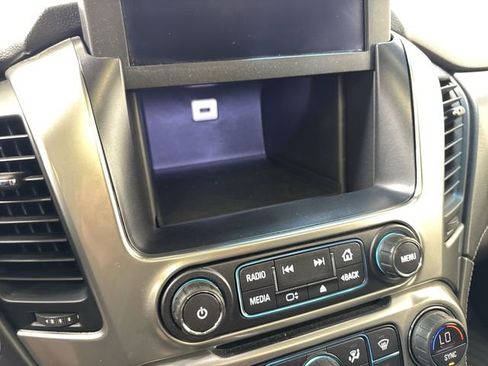 Used 2019 Chevrolet Suburban LT w/ Luxury Package AWD/4WD image 22