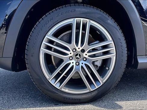 Used 2025 Mercedes-Benz GLS 450 4MATIC image 10