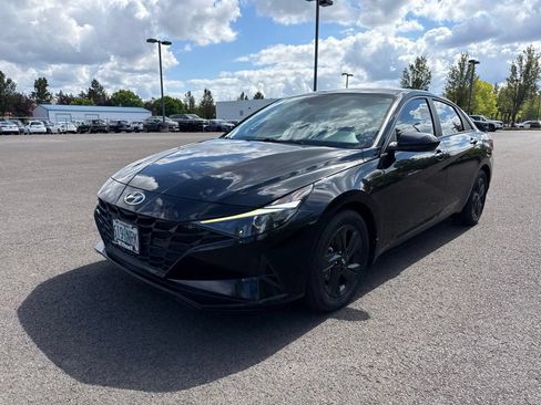 Used 2022 Hyundai Elantra Blue FWD image 3