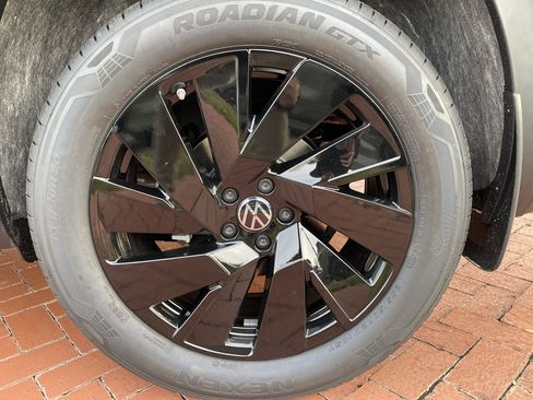 New 2026 Volkswagen Atlas Cross Sport SE FWD image 8
