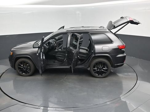 Used 2021 Jeep Grand Cherokee Laredo X AWD/4WD image 17
