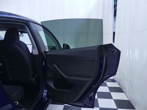 Used 2023 Tesla Model Y Performance AWD/4WD image 28