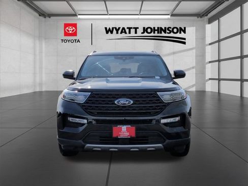Used 2022 Ford Explorer XLT w/ Equipment Group 202A AWD/4WD image 8
