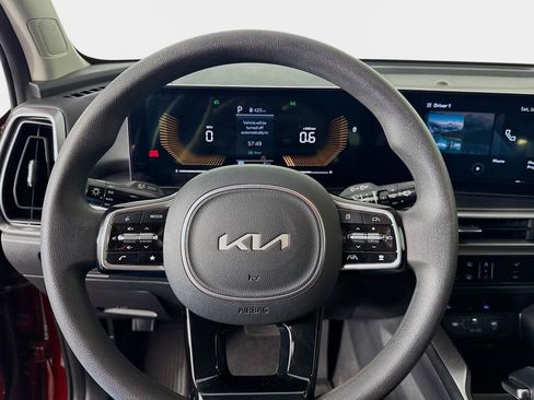 Certified 2025 Kia Sorento LX image 12