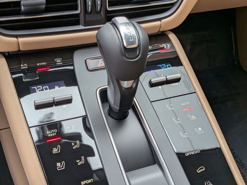 New 2026 Porsche Macan image 21