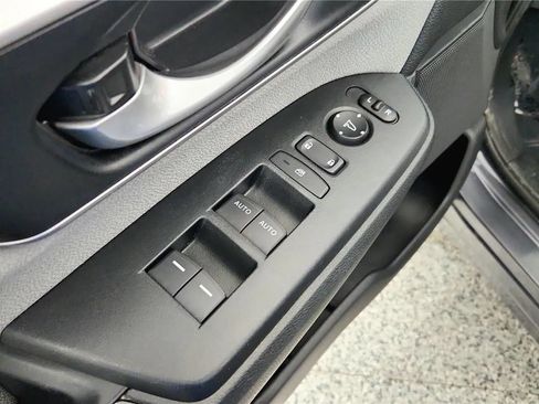 Used 2019 Honda CR-V EX image 31