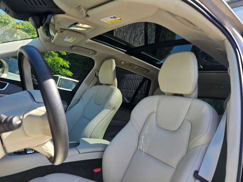 Certified 2025 Volvo XC90 T8 Plus w/ Protection Package Premier AWD/4WD image 23