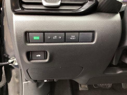 Used 2024 Nissan Sentra SV FWD image 28