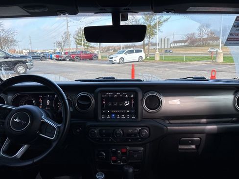 Used 2019 Jeep Wrangler Unlimited Sahara w/ Uconnect 4C Nav & Sound Group image 2