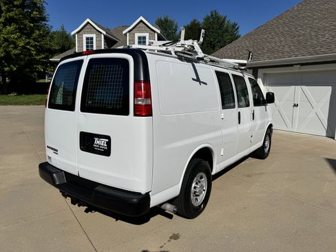 Used 2015 Chevrolet Express 2500 RWD image 6