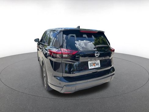 Used 2025 Nissan Rogue SV FWD image 12