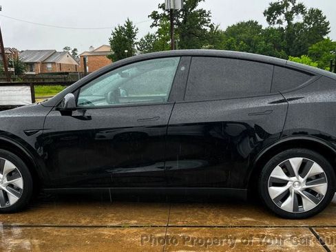 Used 2024 Tesla Model Y 2WD image 11