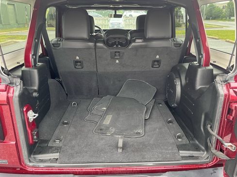 Used 2021 Jeep Wrangler Unlimited Sahara w/ Uconnect 4C Nav & Sound Group AWD/4WD image 12