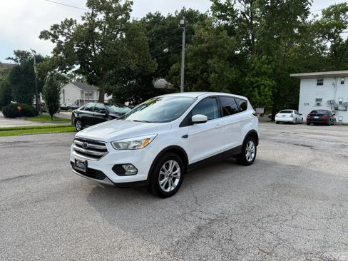 Used 2017 Ford Escape SE FWD image 3