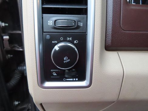 Used 2018 RAM 3500 SLT w/ Luxury Group AWD/4WD image 32