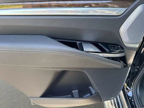 Certified 2025 Cadillac Escalade Premium Luxury Platinum AWD/4WD image 11