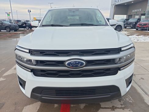Used 2024 Ford Expedition Max XLT image 8
