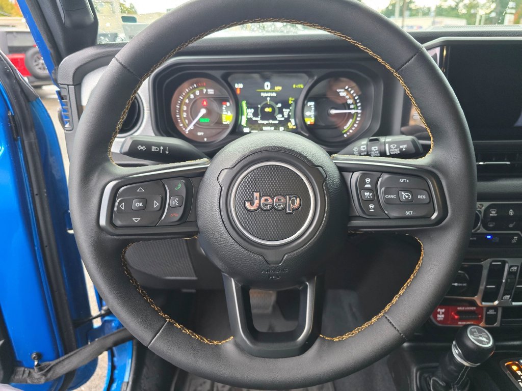 Used 2024 Jeep Wrangler Unlimited AWD/4WD image 21