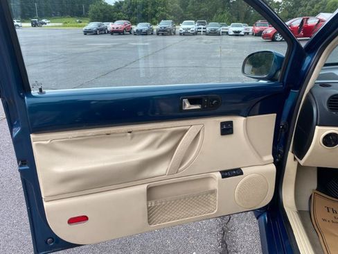 Used 2002 Volkswagen Beetle GLS FWD image 12