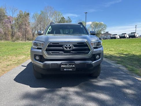 Used 2017 Toyota Tacoma SR5 w/ Tow Package image 2