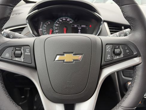 Used 2019 Chevrolet Trax LT w/ LT Convenience Package AWD/4WD image 21