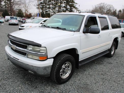 Used 2005 Chevrolet Suburban 2500 LT w/ Preferred Equipment Group image 2