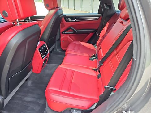 Certified 2023 Porsche Cayenne GTS AWD/4WD image 39