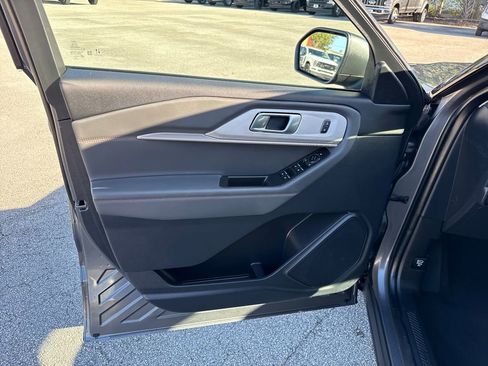 Certified 2025 Ford Explorer Active image 13