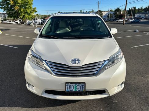 Used 2016 Toyota Sienna Limited Premium w/ Outdoor Package AWD/4WD image 9