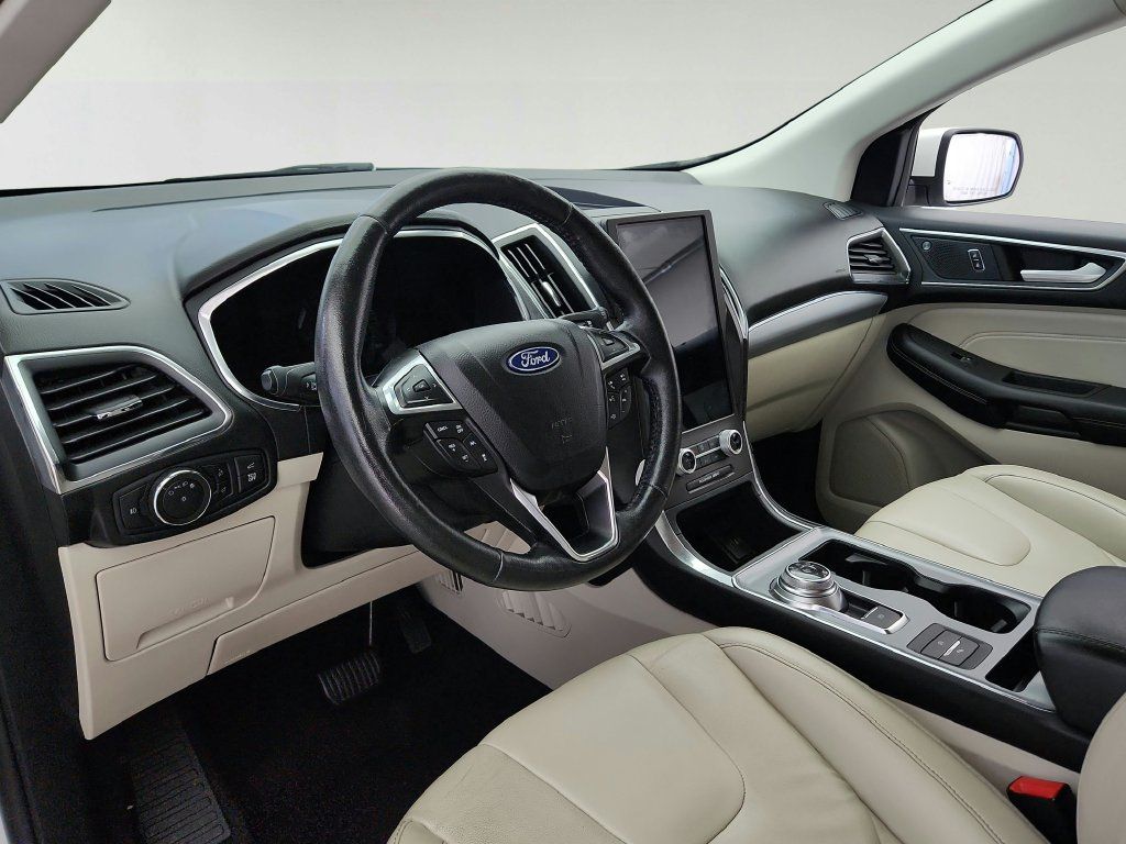 Used 2021 Ford Edge Titanium AWD/4WD image 10
