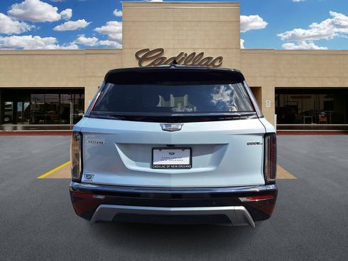 New 2026 Cadillac Vistiq Sport w/ LPO, Floor Liner Package AWD/4WD image 4