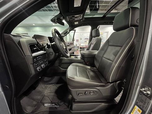 Used 2025 Chevrolet Suburban Premier w/ Sun And Tow Package AWD/4WD image 10