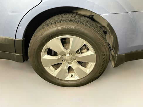 Used 2010 Subaru Outback 3.6R Premium w/ Popular Equipment Group 2C AWD/4WD image 11