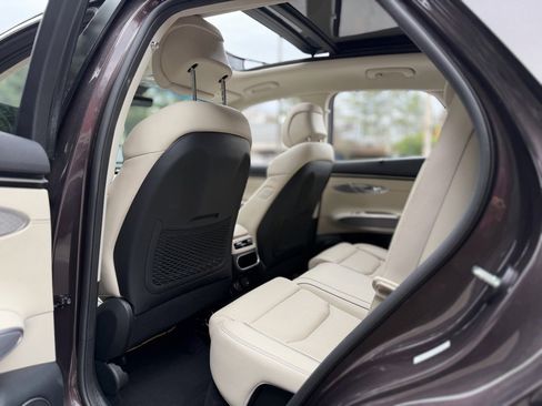 Used 2023 Genesis GV70 2.5T w/ Advanced Package image 30