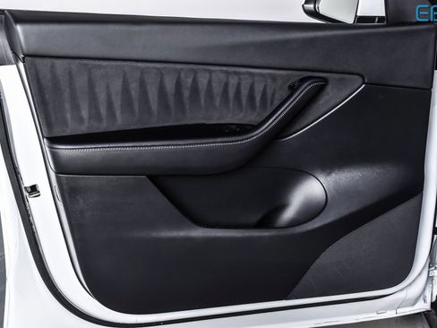 Used 2022 Tesla Model Y Performance image 13