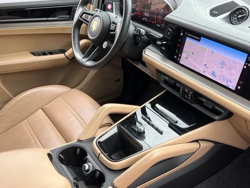 Certified 2024 Porsche Cayenne Coupe AWD/4WD image 16