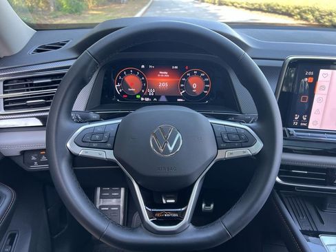 Used 2025 Volkswagen Atlas Peak Edition SE image 16