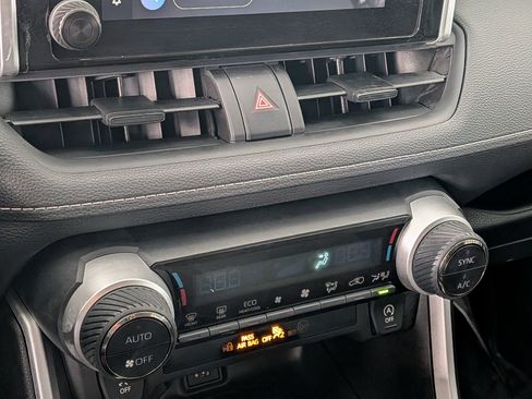 Certified 2025 Toyota RAV4 XLE FWD image 21