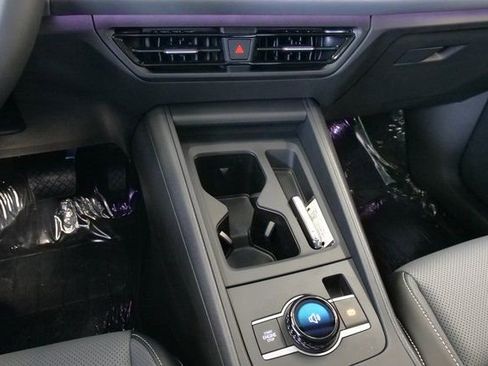 New 2026 Volkswagen Tiguan SE image 22