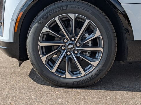 Used 2026 Cadillac Lyriq Sport w/ LPO, Floor Liner Package AWD/4WD image 12